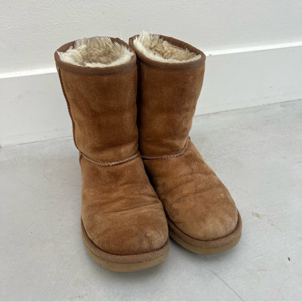 Ugg Size 7 Chestnut